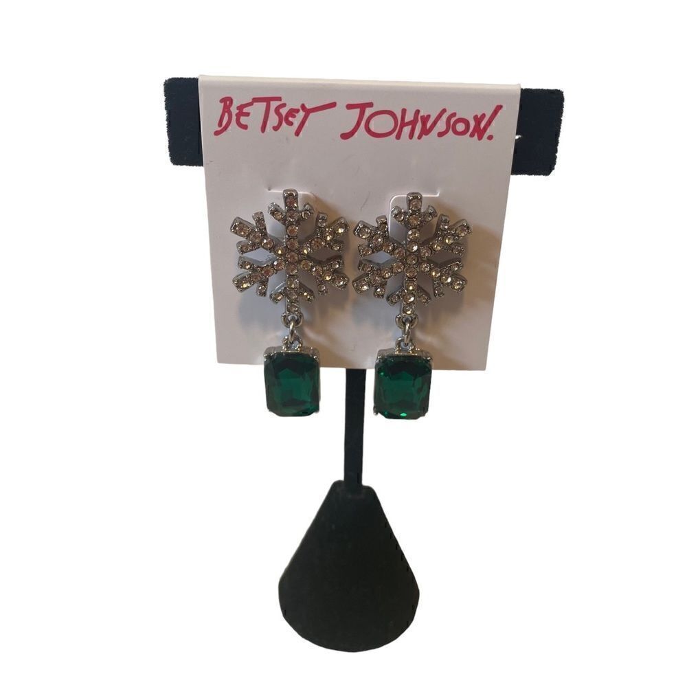 Betsey Johnson Sparkly Snowflake Drop Faux Emerald Earrings. Beautiful!